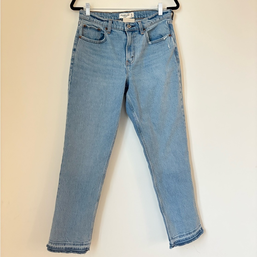 Abercrombie & Fitch 90’s Straight Mid Rise Jeans - Medium Wash - Size 28 Short